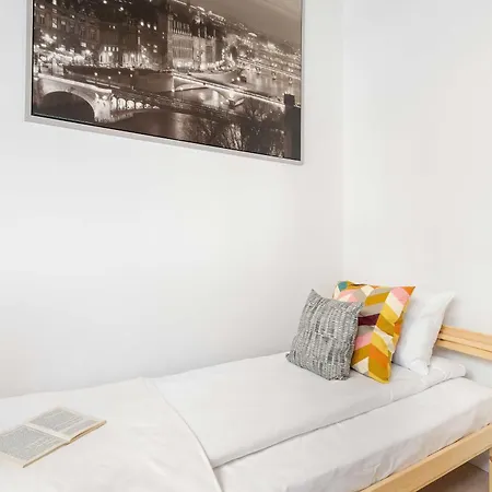 Stylish Pet Friendly Lazienna 1a By Heyrent