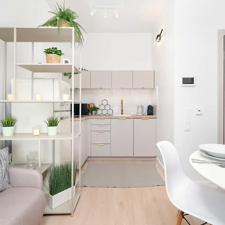 Stylish Pet Friendly Lazienna 1a By Heyrent