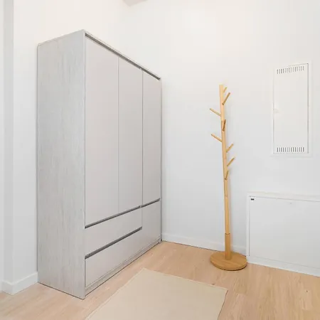 Stylish Pet Friendly Lazienna 1a By Heyrent *